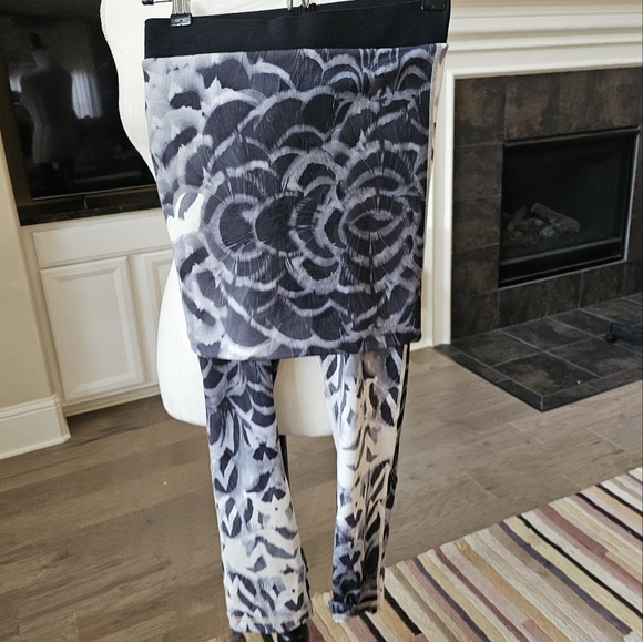 Lululemon Wunder Under Dance SE Pretty Skirted Crop Leggings 4 - Picture 3 of 15